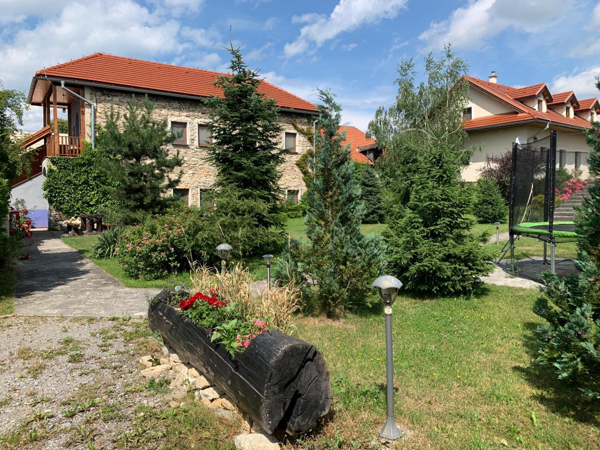 Villa Lypche Bešeňová 外观 照片